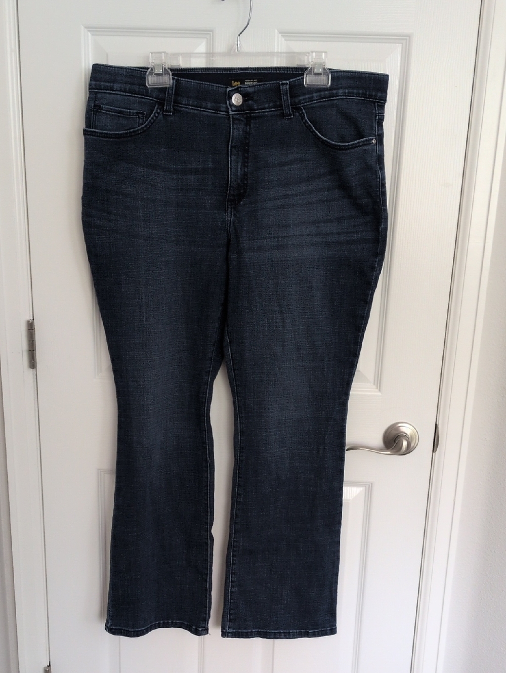 Lee Regular Fit Mid Rise Bootcut Jeans - 18